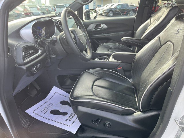 Used 2025 Chrysler Pacifica Limited FWD image 10