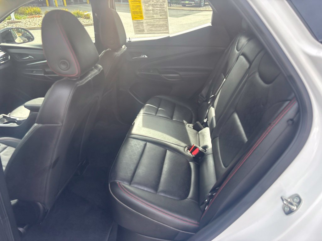 Used 2023 Chevrolet Bolt EUV Premier w/ Sun & Sound Package FWD image 17