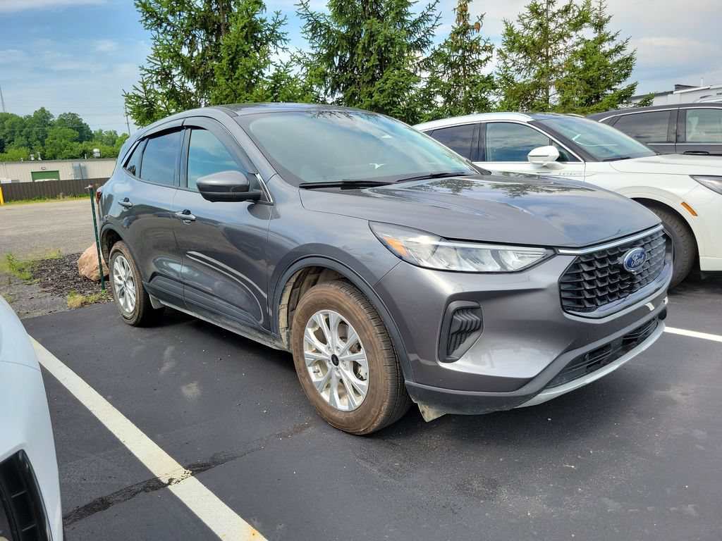 Certified 2023 Ford Escape Active w/ Tech Pack #2 AWD/4WD image 2