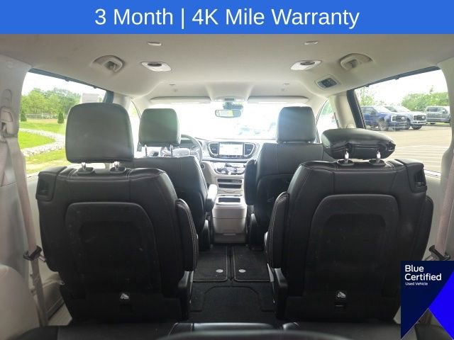 Used 2023 Chrysler Pacifica Touring-L FWD image 14