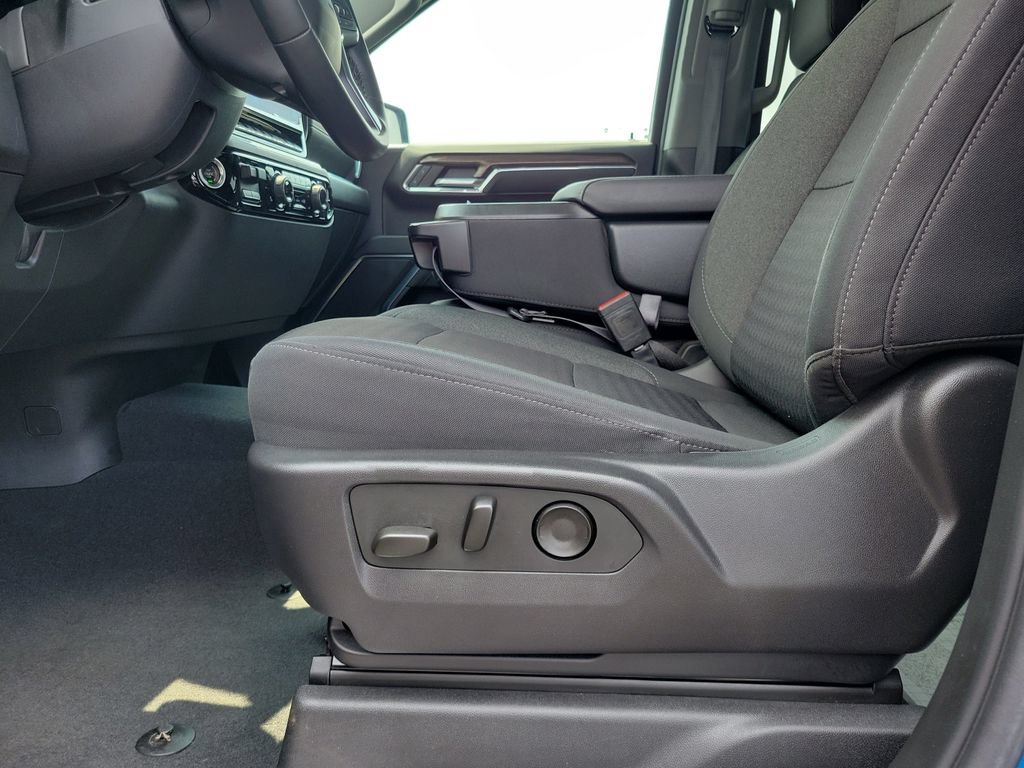 Used 2023 Chevrolet Silverado 1500 LT AWD/4WD image 19