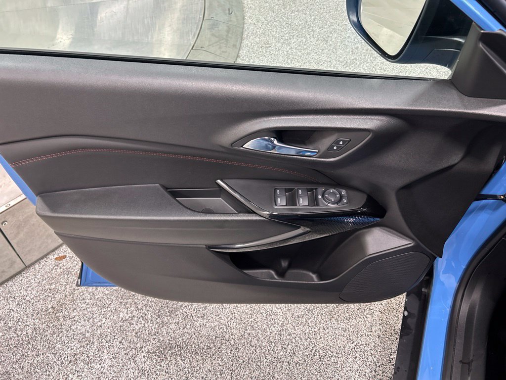 Used 2024 Chevrolet Trax RS w/ Sunroof Package FWD image 14