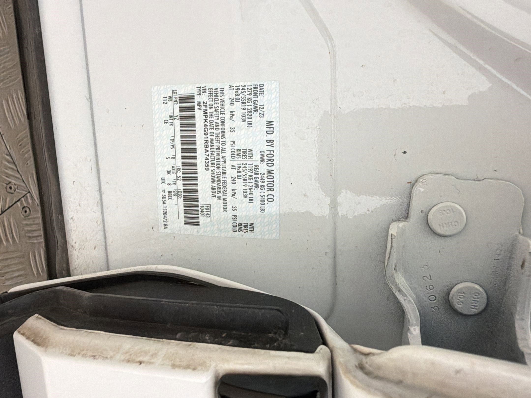 Certified 2024 Ford Edge SE w/ Black Appearance Package image 19