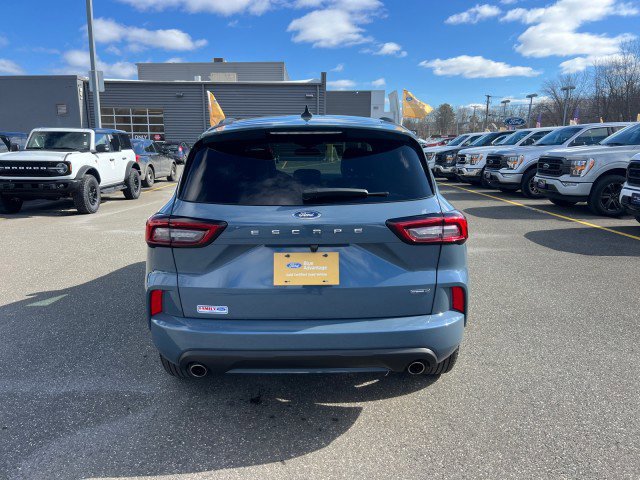Certified 2024 Ford Escape ST-Line Select AWD/4WD image 2