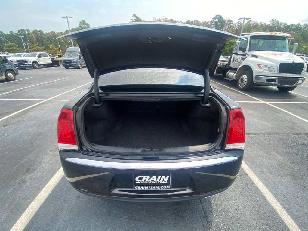 Used 2018 Chrysler 300 Limited AWD/4WD image 27