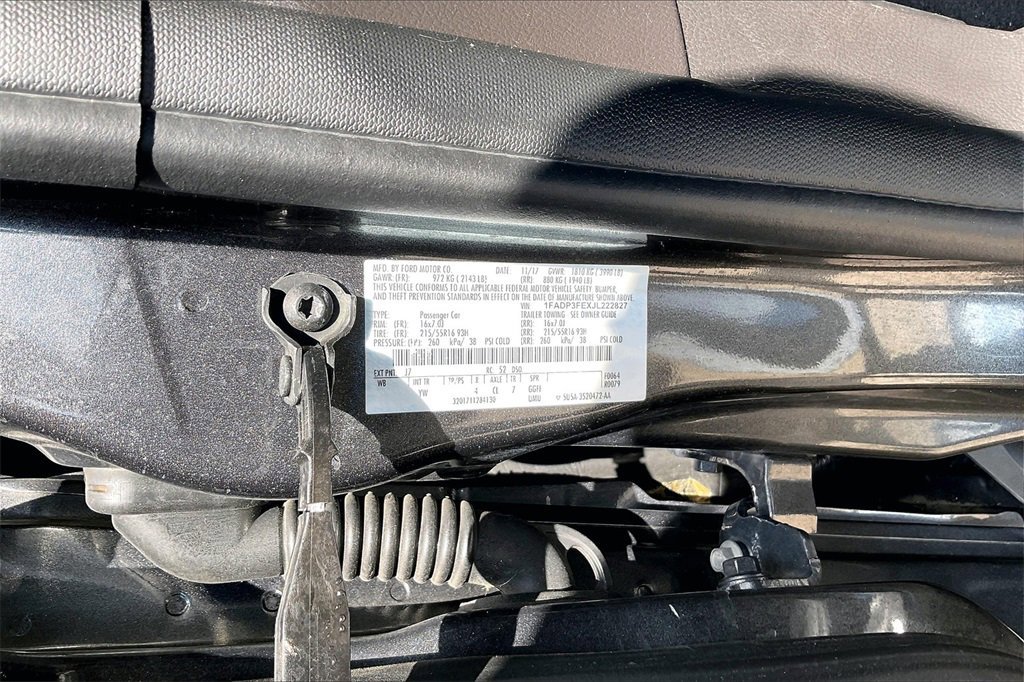 Certified 2018 Ford Focus SE w/ SE Appearance Package image 16