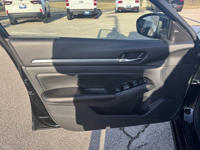 Used 2024 Nissan Altima 2.5 SR image 11