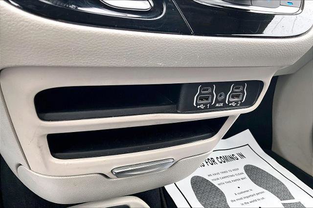 Used 2022 Chrysler Voyager LX image 33