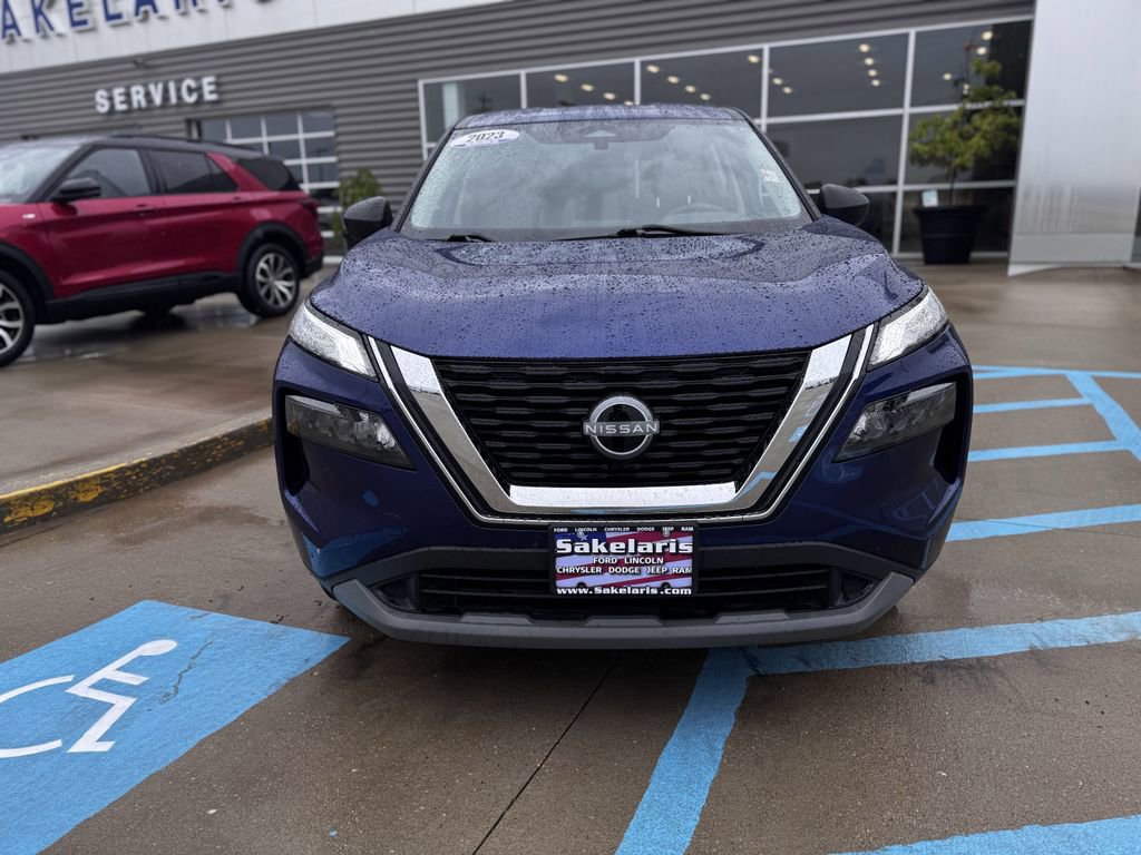 Used 2023 Nissan Rogue S image 5