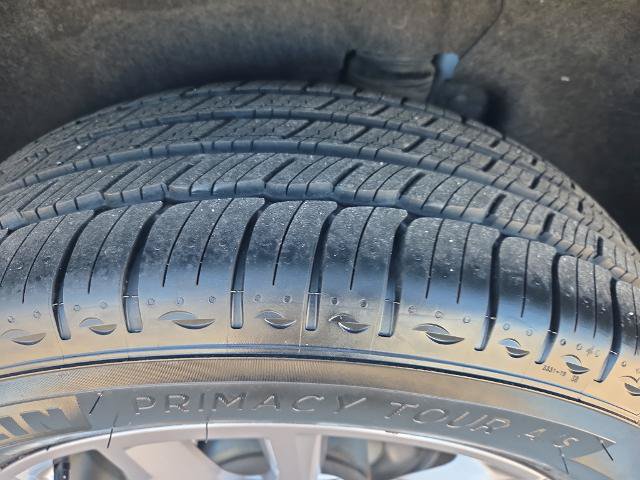 Used 2024 GMC Terrain SLT AWD/4WD image 11
