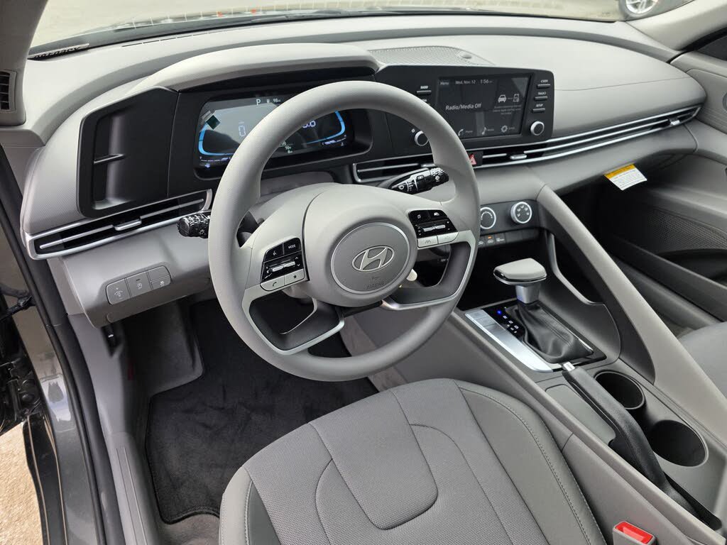 Used 2026 Hyundai Elantra SE FWD image 22
