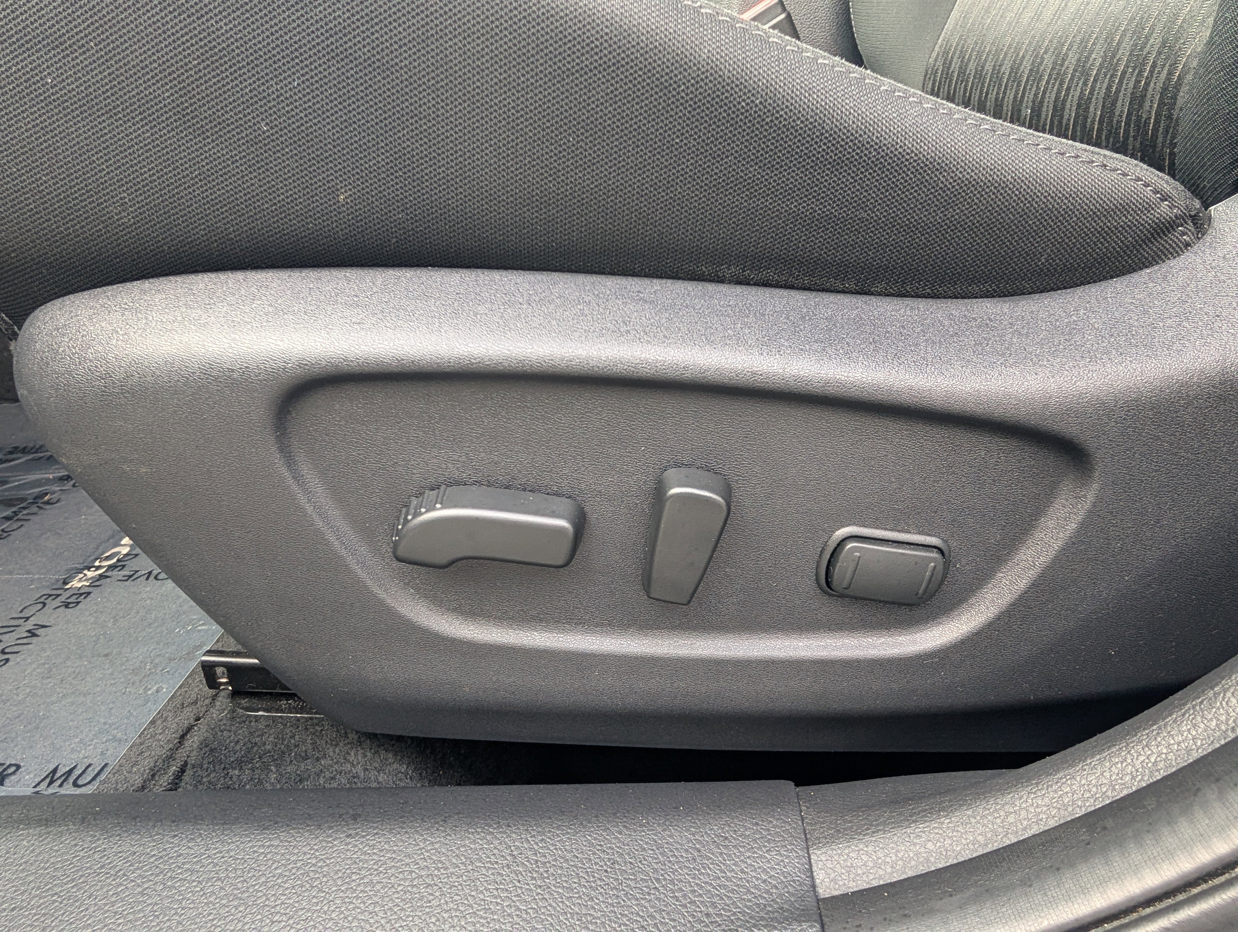 Used 2018 Nissan Rogue SV image 19