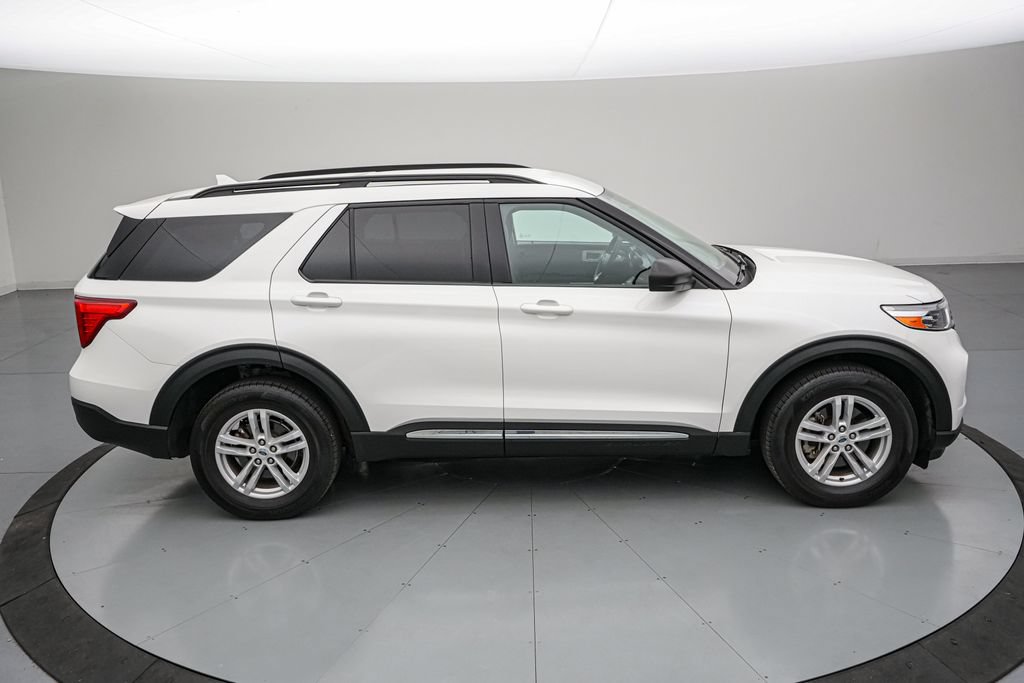 Certified 2024 Ford Explorer XLT w/ Equipment Group 202A AWD/4WD image 3