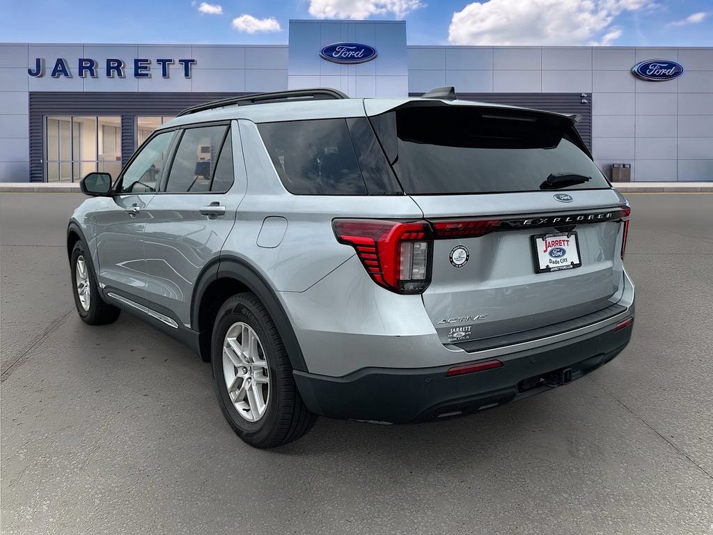 Certified 2025 Ford Explorer Active RWD image 3