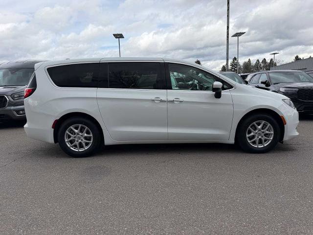 Used 2023 Chrysler Voyager LX image 6