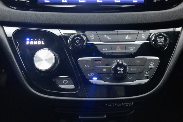 Used 2025 Chrysler Pacifica Select FWD image 32