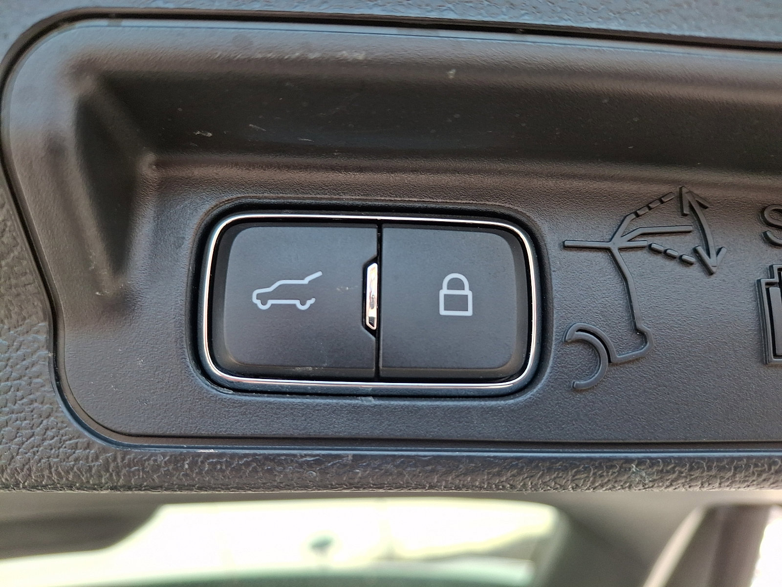 Certified 2022 Ford Explorer Limited w/ Limited Technology Package image 32