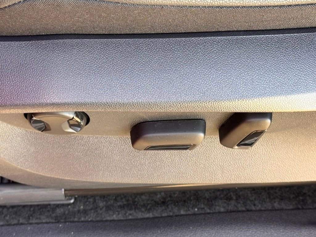 Used 2024 Volkswagen Tiguan SE R-Line FWD image 19