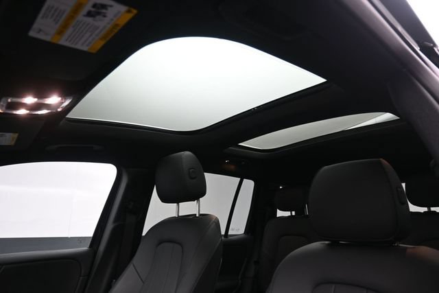 Used 2022 Mercedes-Benz GLB 250 4MATIC image 11