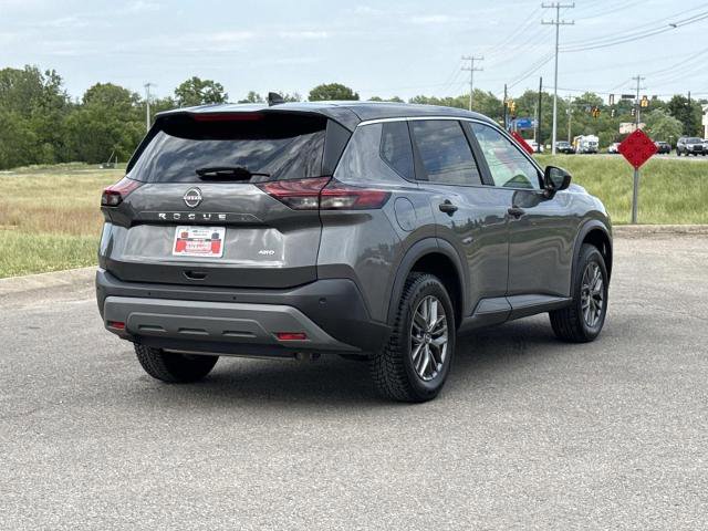 Used 2023 Nissan Rogue S AWD/4WD image 5