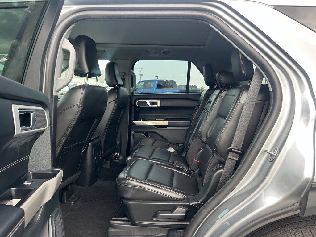 Certified 2022 Ford Explorer XLT w/ Equipment Group 202A AWD/4WD image 49