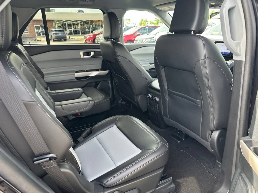 Certified 2024 Ford Explorer XLT w/ Equipment Group 202A AWD/4WD image 11