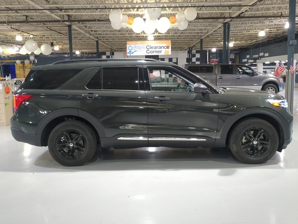 Certified 2023 Ford Explorer XLT w/ Equipment Group 202A AWD/4WD image 6