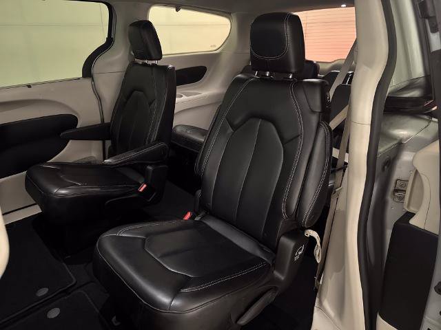 Used 2023 Chrysler Pacifica Touring-L FWD image 29