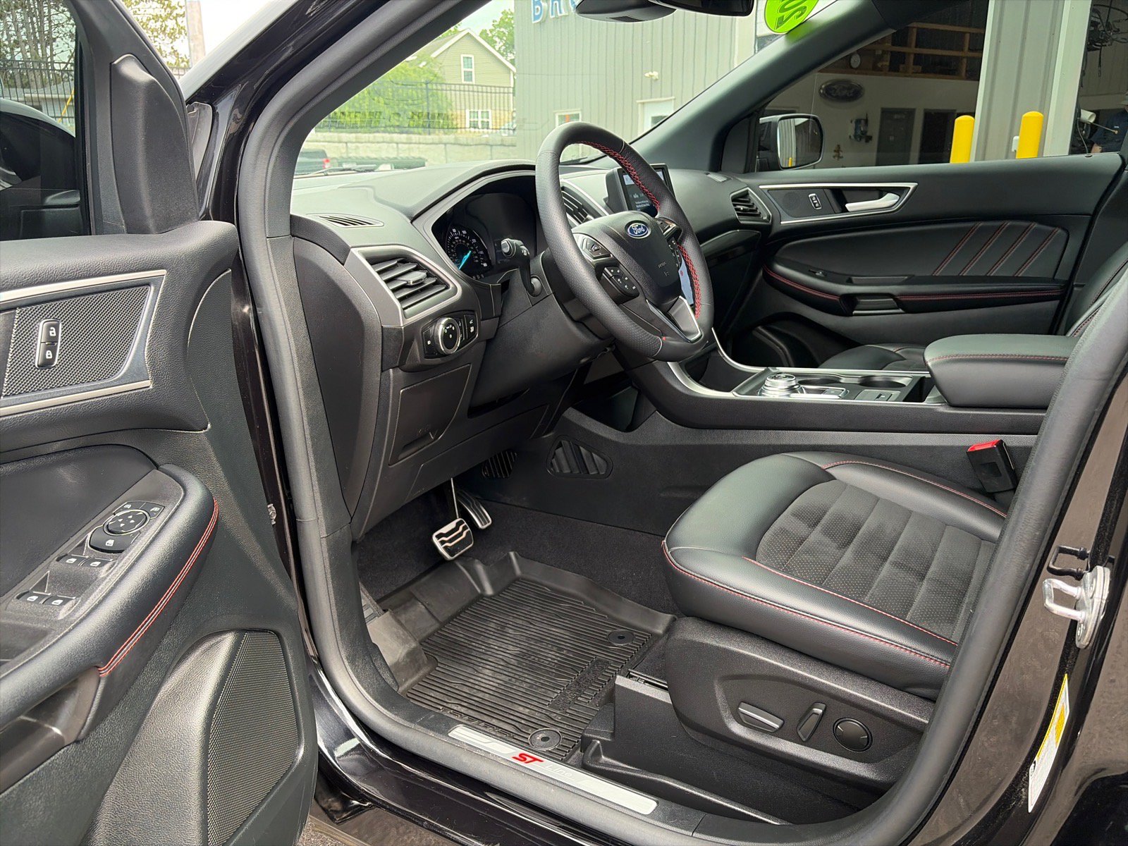 Certified 2024 Ford Edge ST-Line AWD/4WD image 9
