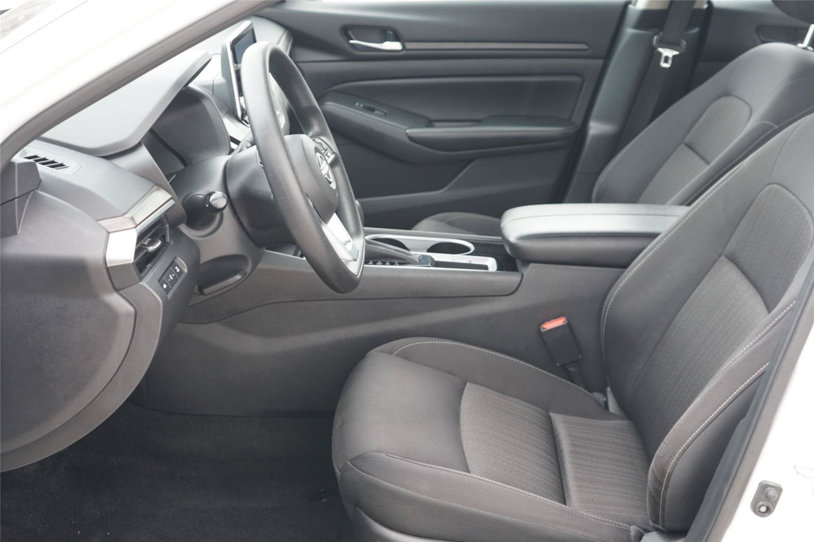 Used 2024 Nissan Altima 2.5 SV FWD image 10