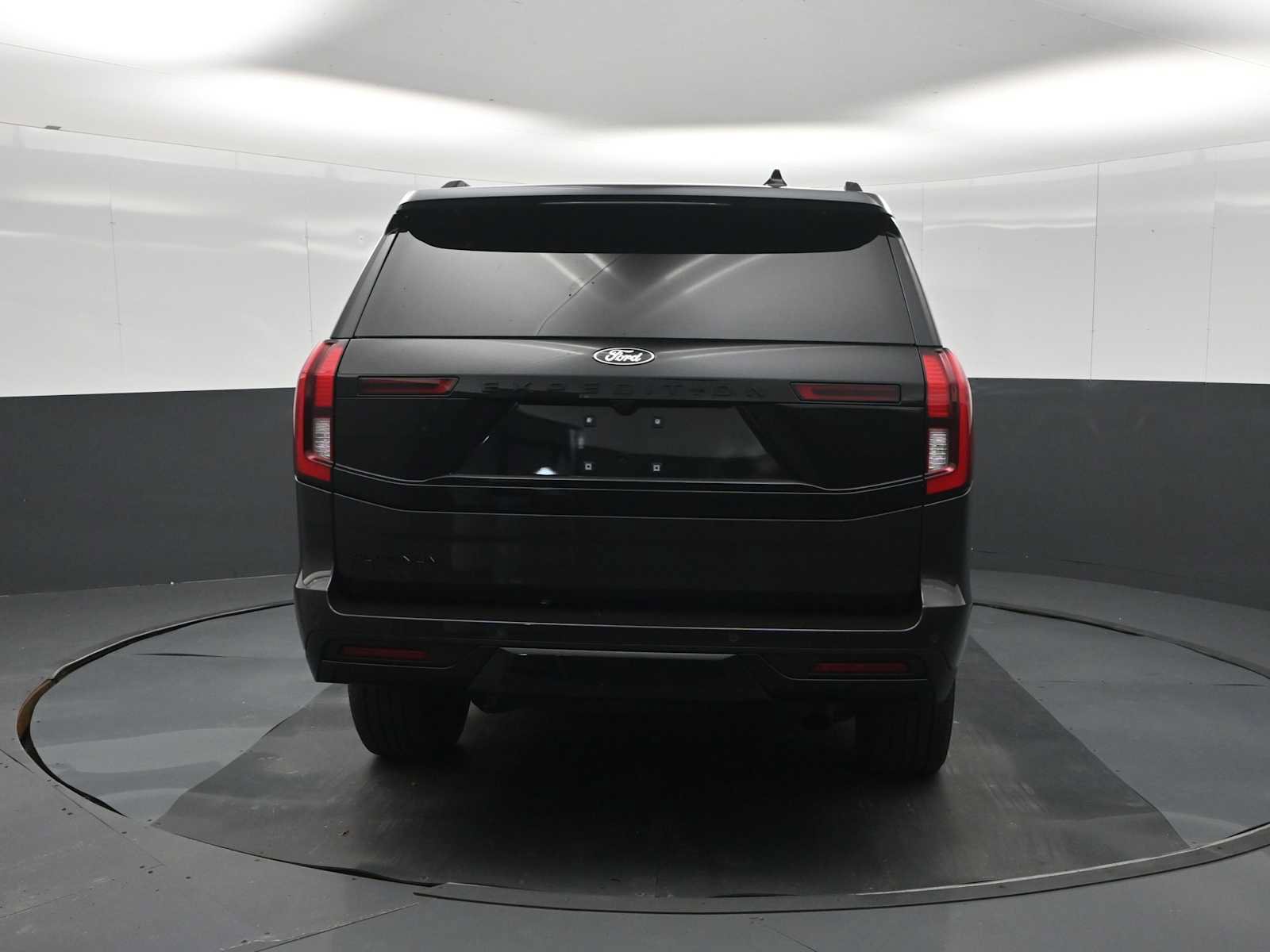 Certified 2025 Ford Expedition Platinum w/ Stealth Appearance Package AWD/4WD image 8