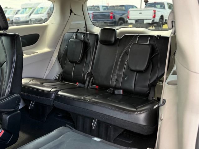 Used 2023 Chrysler Pacifica Touring-L FWD image 21