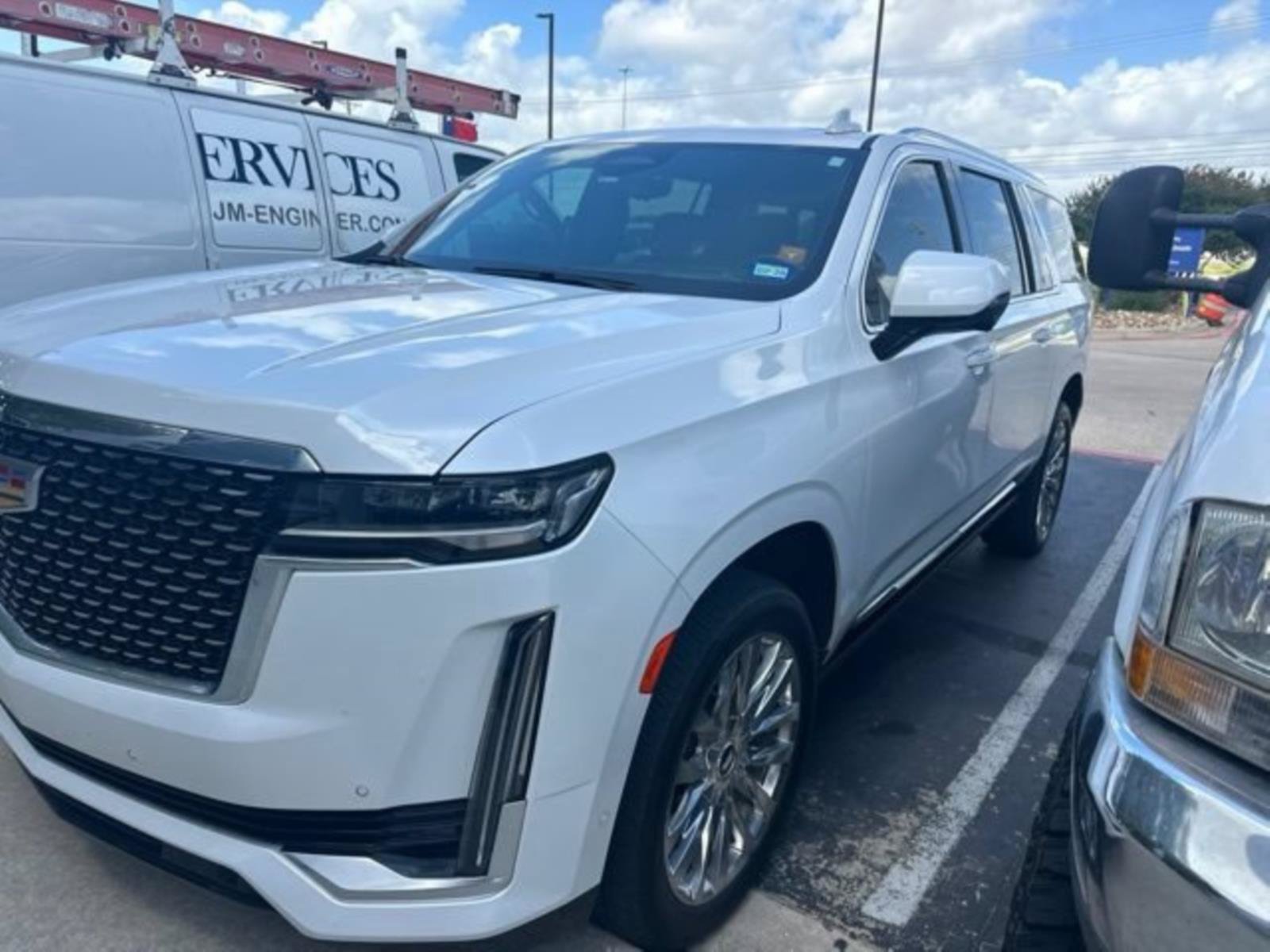 Used 2024 Cadillac Escalade ESV Premium Luxury w/ Performance Package AWD/4WD image 2