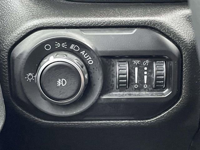Used 2018 Jeep Wrangler Unlimited Sahara AWD/4WD image 17
