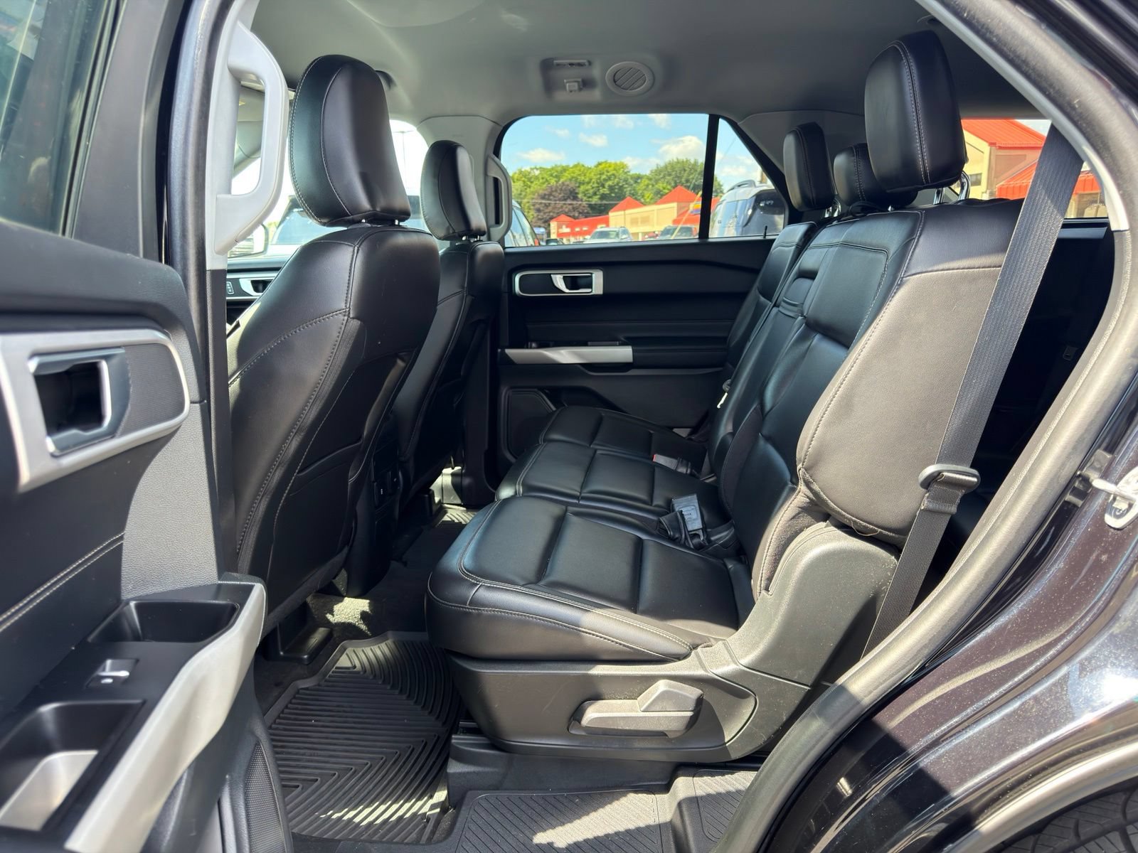 Certified 2022 Ford Explorer XLT w/ Equipment Group 202A AWD/4WD image 27