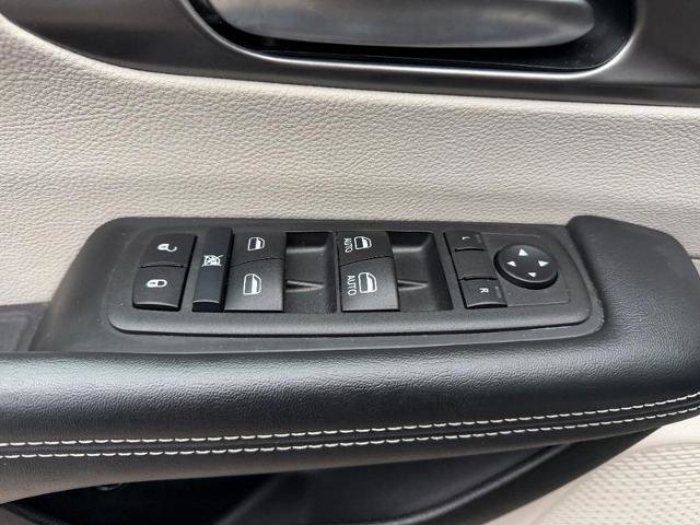 Used 2024 Chrysler Pacifica Limited image 22