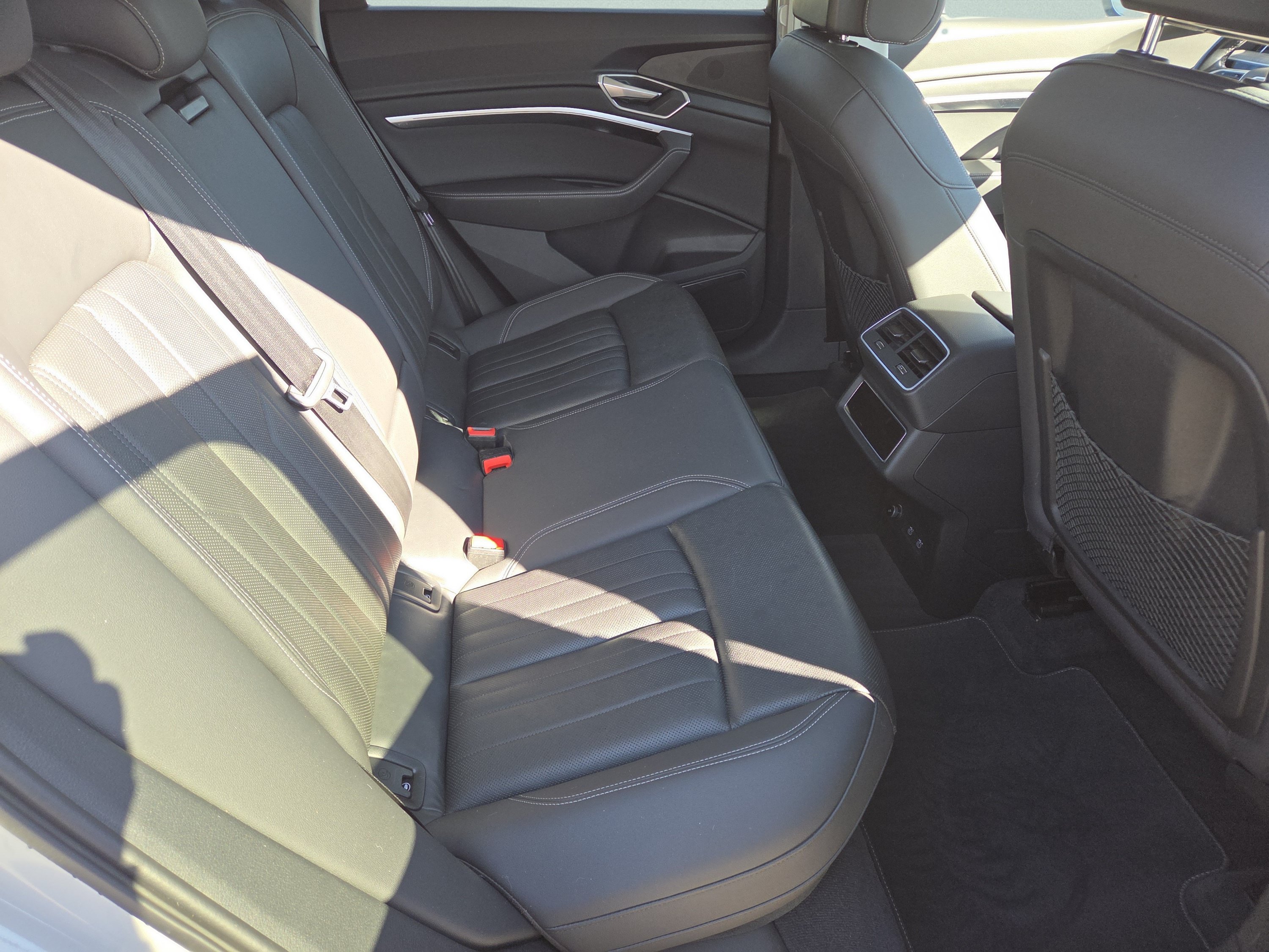 Used 2021 Audi e-tron Premium Plus w/ Premium Plus Package AWD/4WD image 30