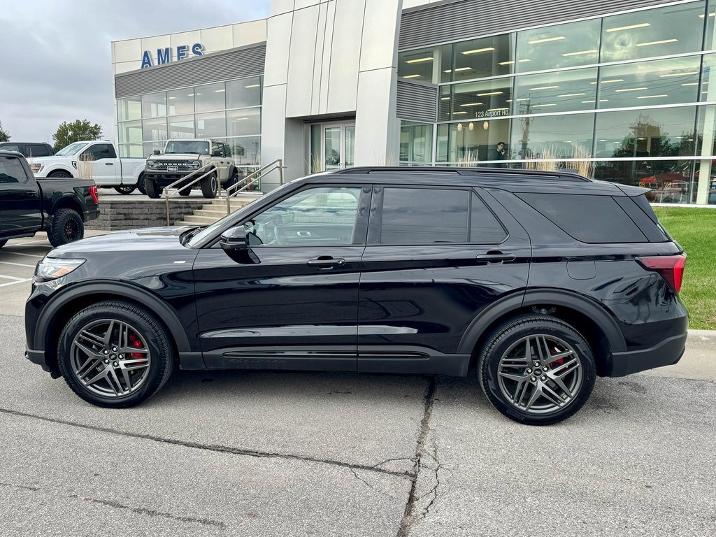 Certified 2025 Ford Explorer ST-Line w/ ST-Line Street Pack image 5