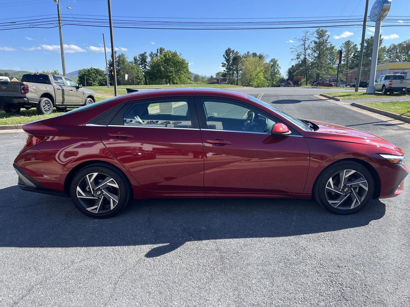 Used 2024 Hyundai Elantra SEL w/ Convenience Package image 6