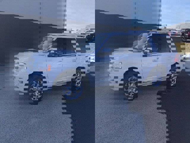 Certified 2017 Ford Expedition Limited w/ Equipment Group 301A image 3