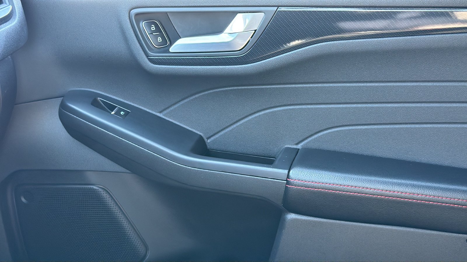Certified 2025 Ford Escape ST-Line FWD image 22