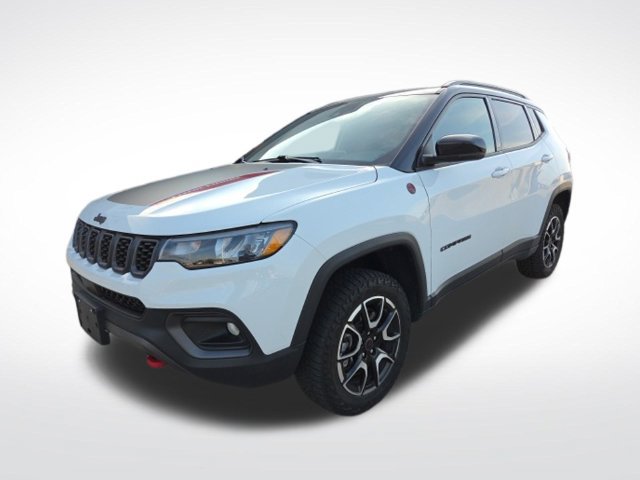 Used 2025 Jeep Compass Trailhawk AWD/4WD image 4