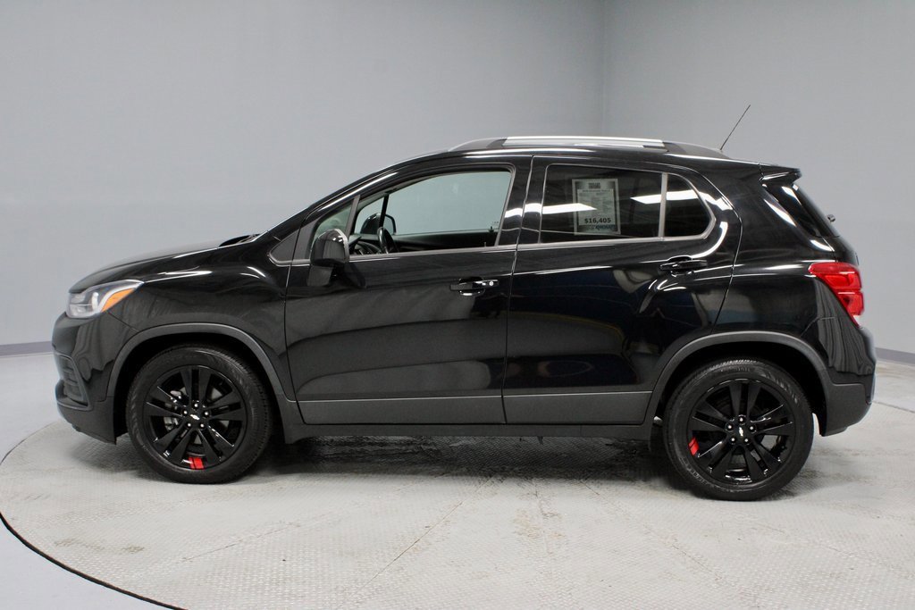 Used 2020 Chevrolet Trax LT w/ Redline Edition image 2