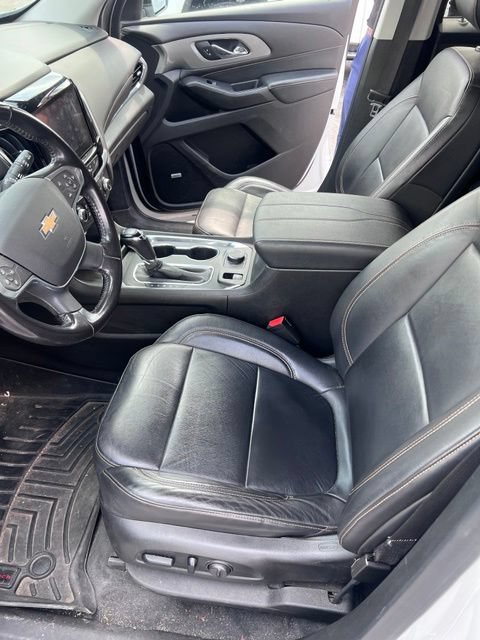 Used 2020 Chevrolet Traverse LT w/ LT Premium Package AWD/4WD image 3