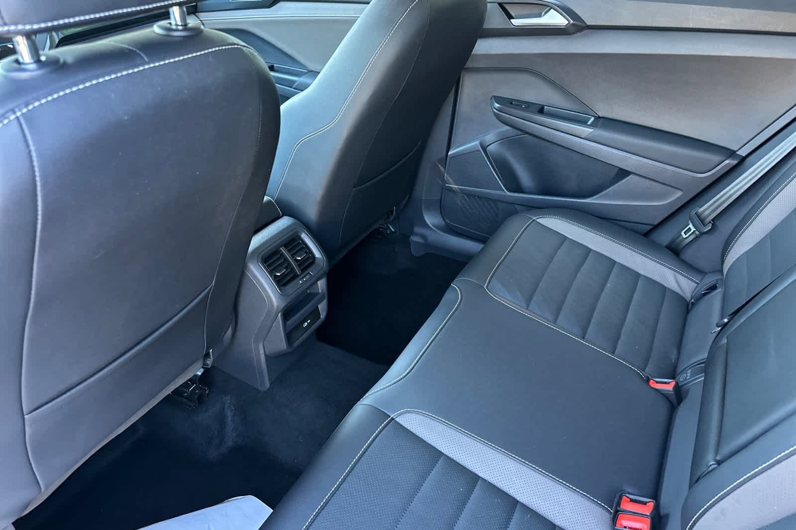 Used 2022 Volkswagen Taos SEL image 10