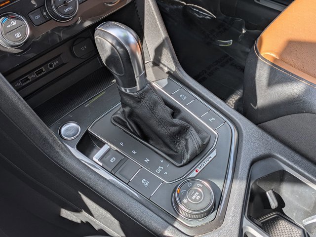 Used 2018 Volkswagen Tiguan SEL w/ R-Line Package image 27