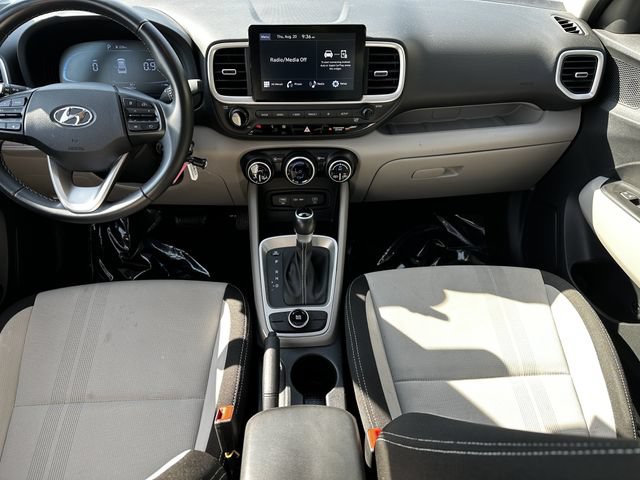 Used 2023 Hyundai Venue SEL FWD image 15