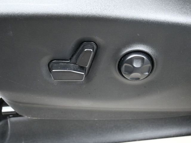 Used 2024 Chrysler Pacifica Limited image 12