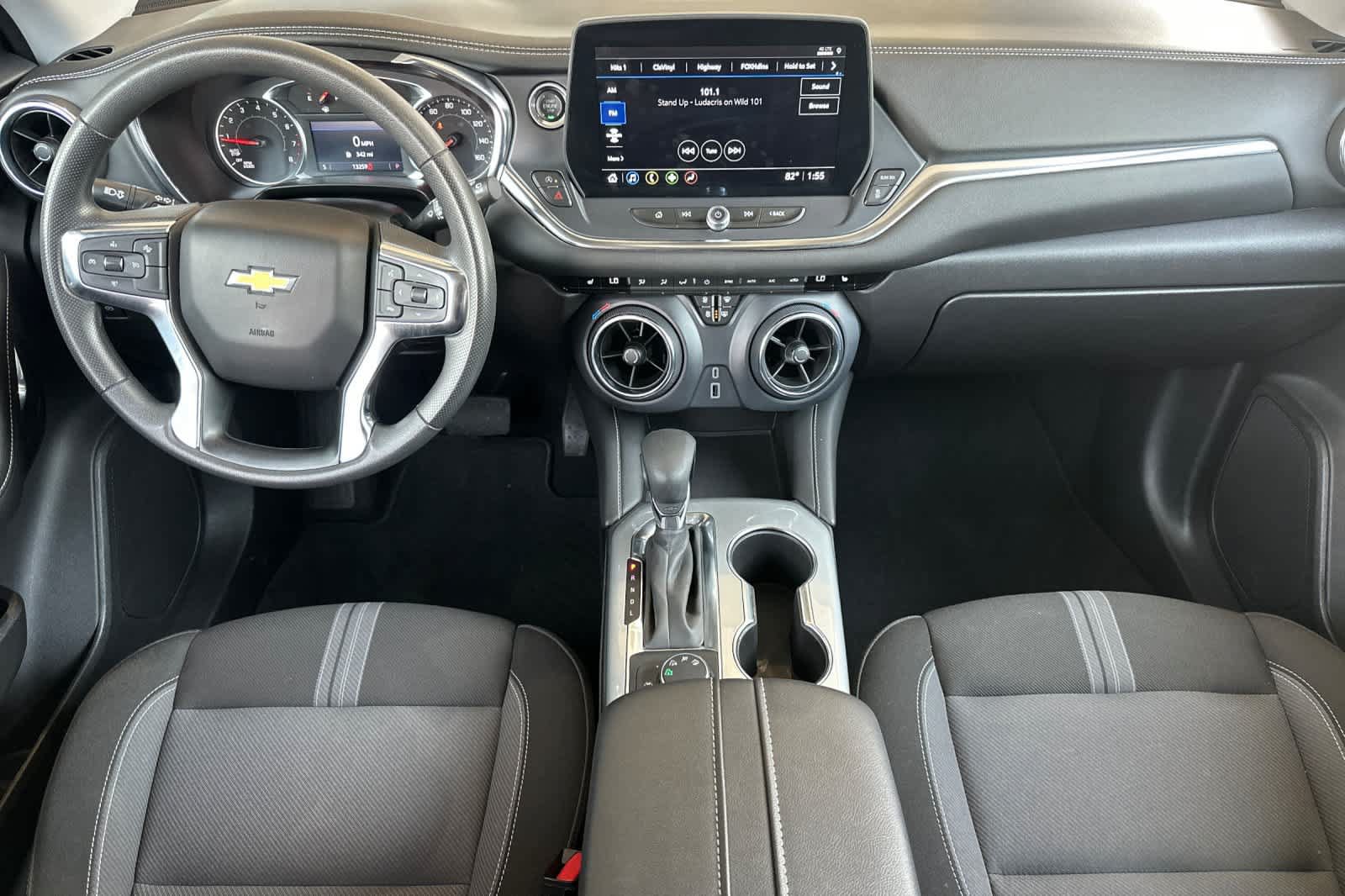 Used 2025 Chevrolet Blazer LT AWD/4WD image 3