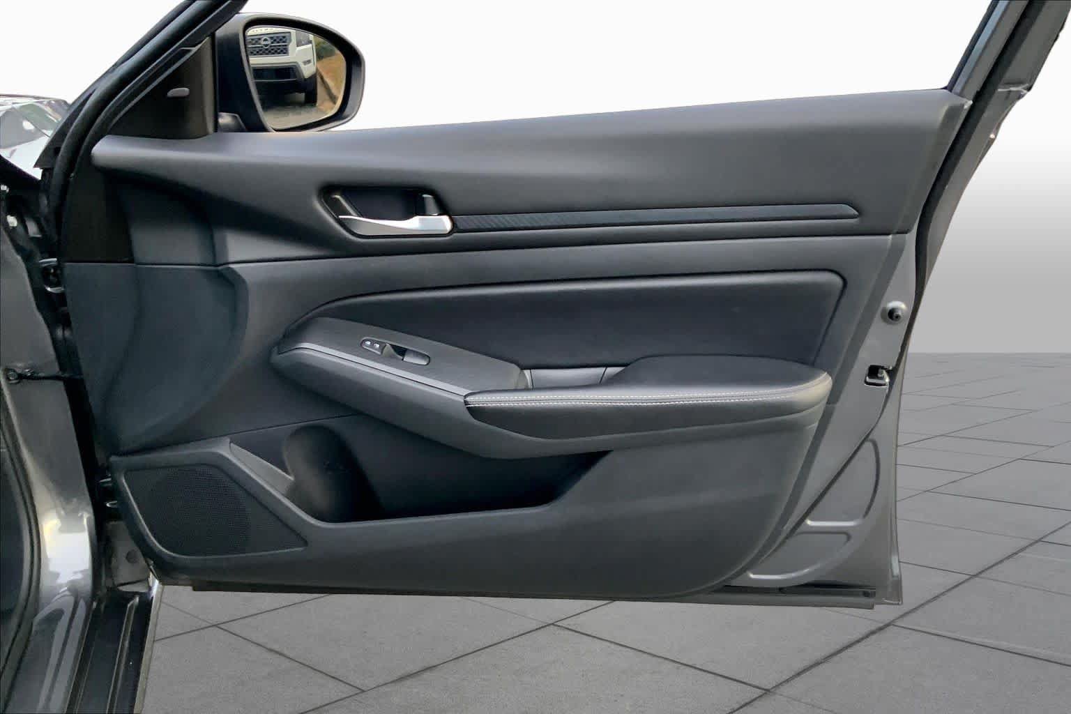 Used 2024 Nissan Altima 2.5 SV FWD image 21